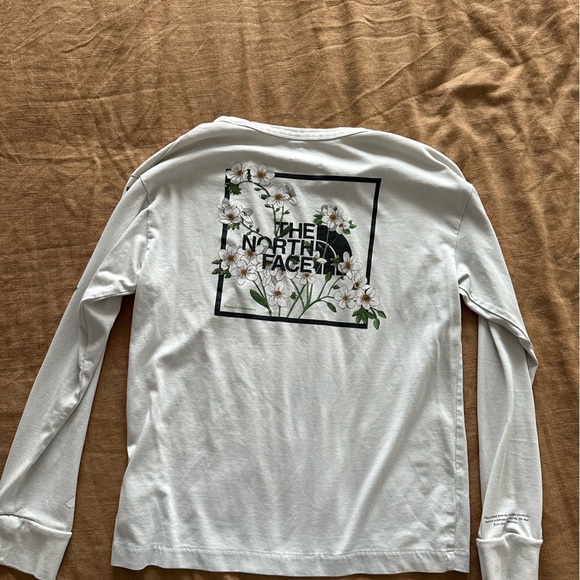 North face long sleeve shirt - Picture 3 of 3